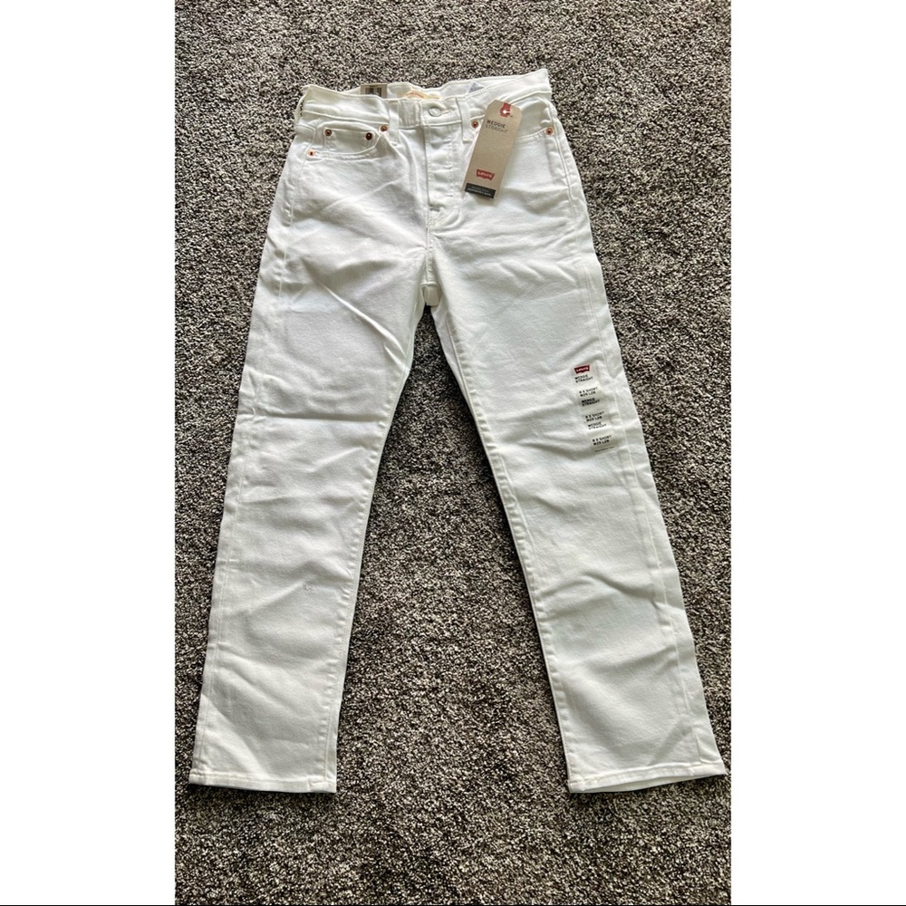 Wedgie Straight Levi’s Jeans. Brand new with tags.